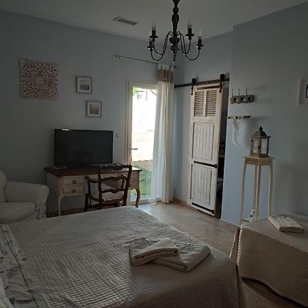 Les Olivades Bed & Breakfast Magalas Exterior photo
